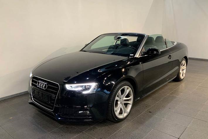 Sort Audi A5 fra 2017 set udefra