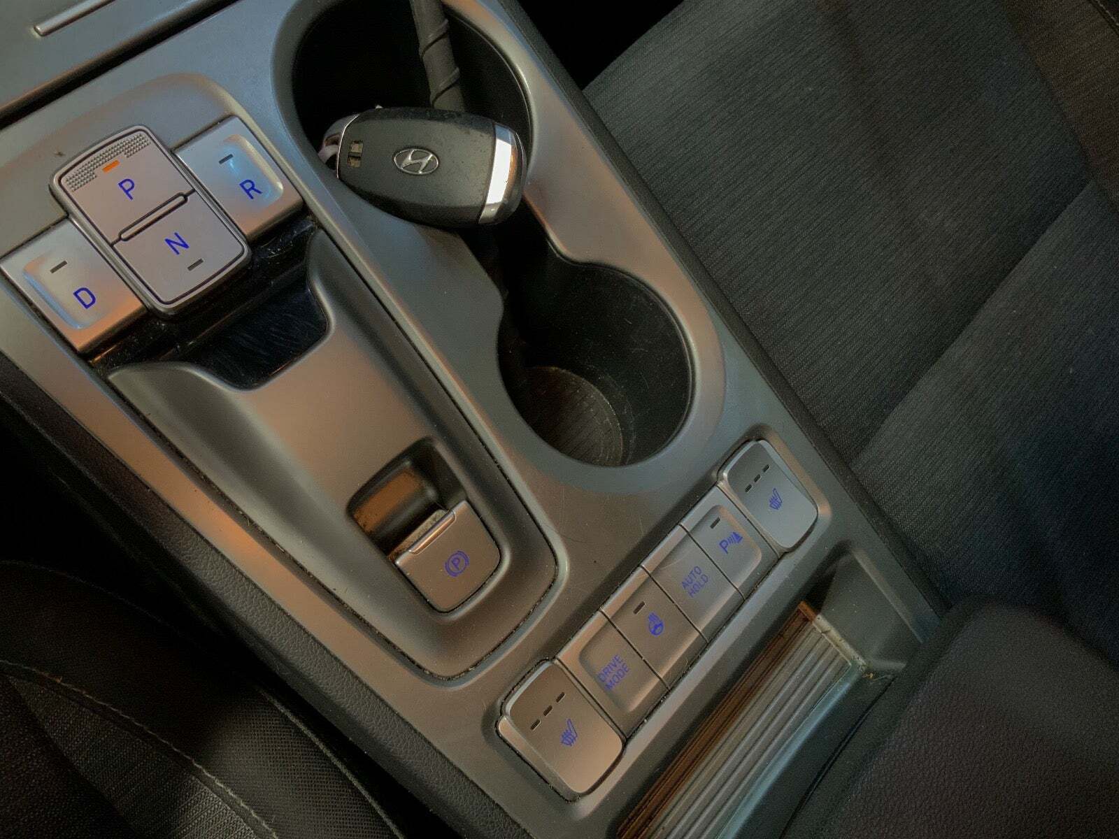 Grå Hyundai Kona fra 2019