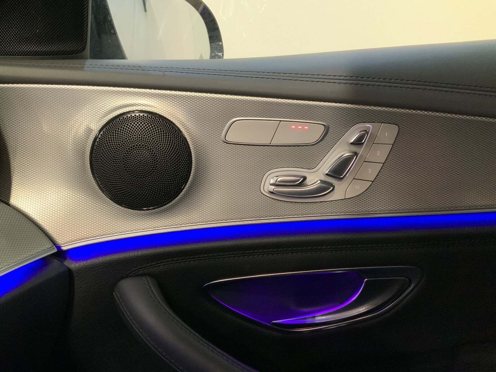 Blå Mercedes E400 fra 2018