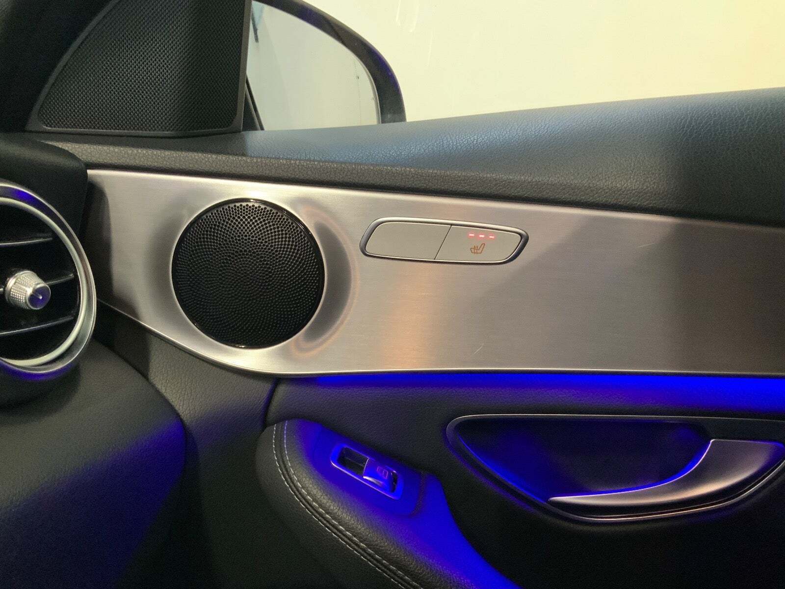 Sort Mercedes C300 de fra 2020