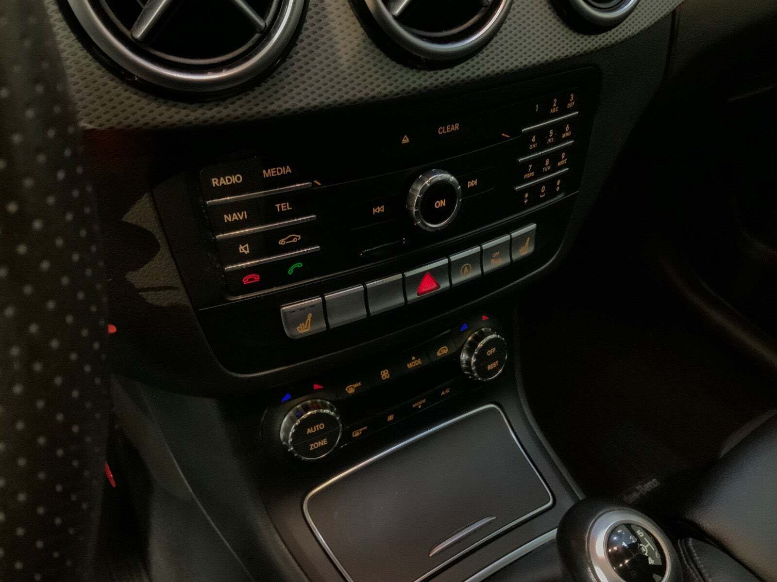 Sort Mercedes B200 d fra 2016