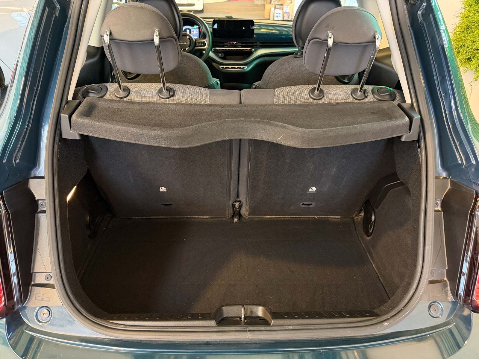 Blå Fiat 500e fra 2022