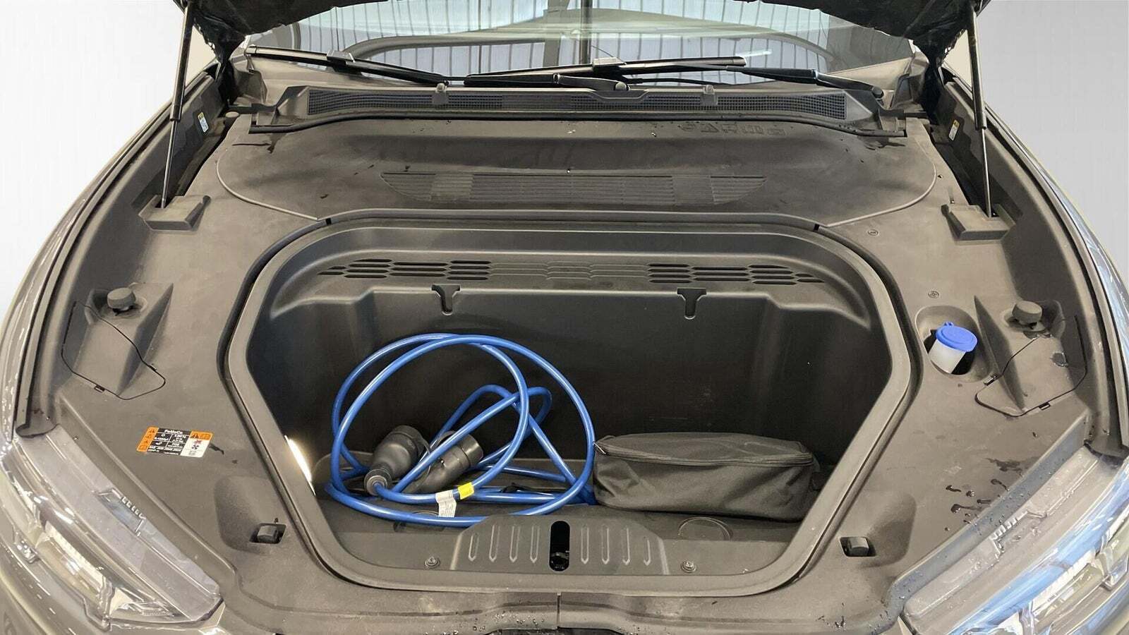 Grå Ford Mustang Mach-E fra 2024