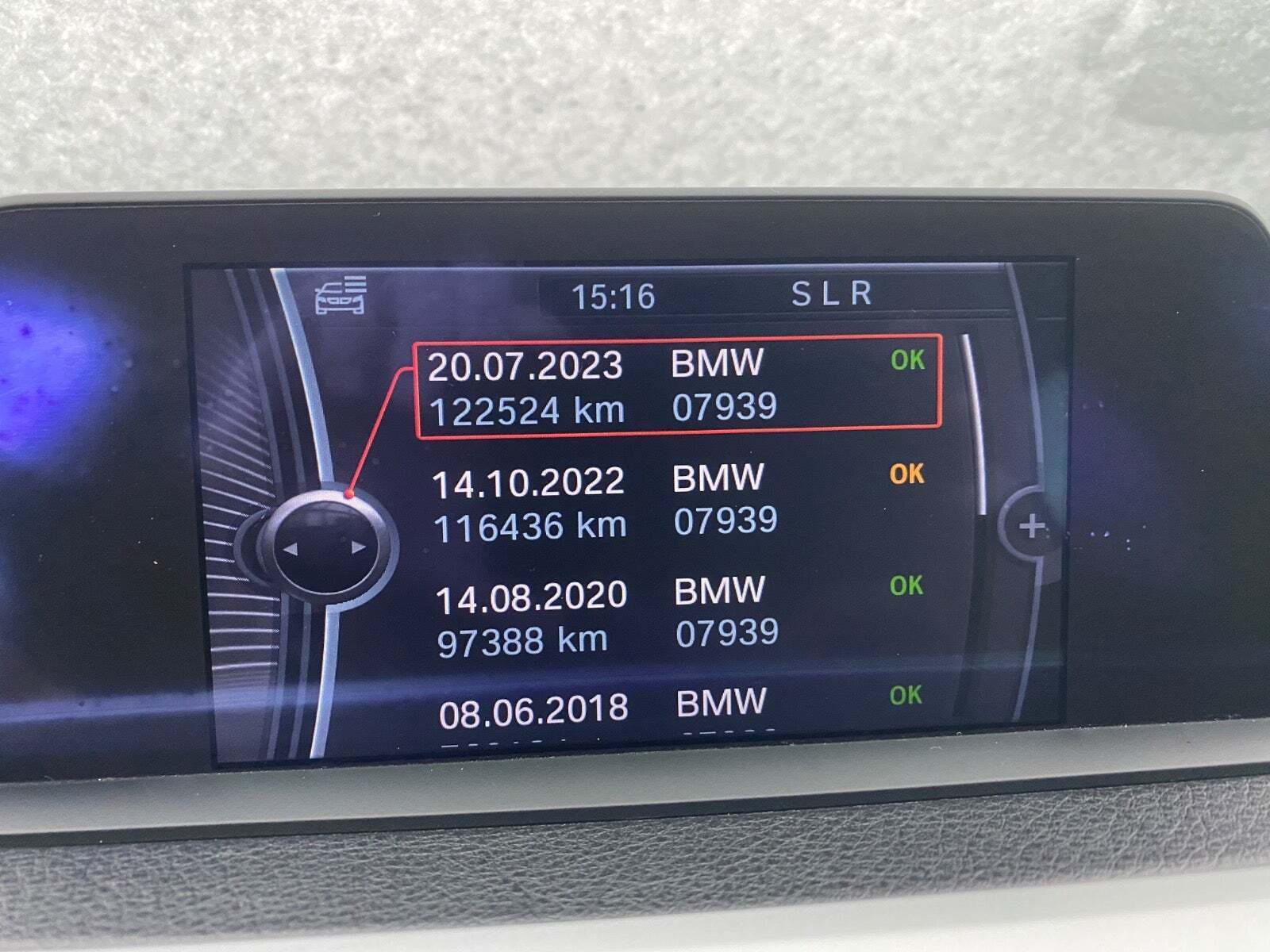 Blå BMW 320i fra 2013