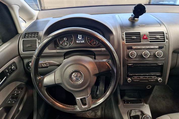 Grå VW Touran fra 2014