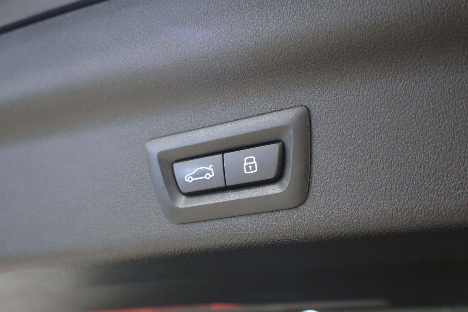 Blå BMW iX1 fra 2024