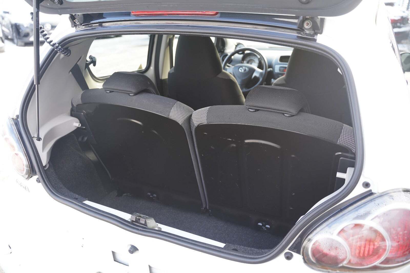 Hvid Toyota Aygo fra 2014