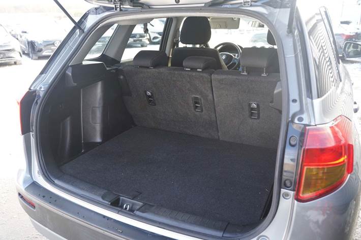 Grå Suzuki Vitara fra 2015