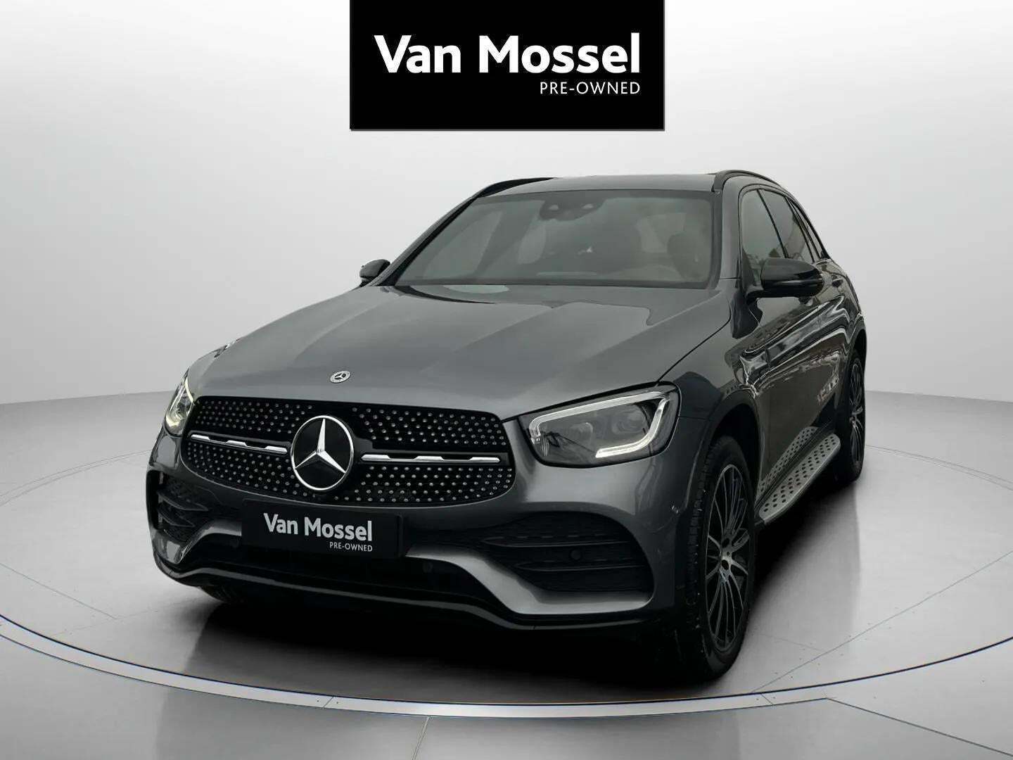 Grå Mercedes GLC300 de fra 2021