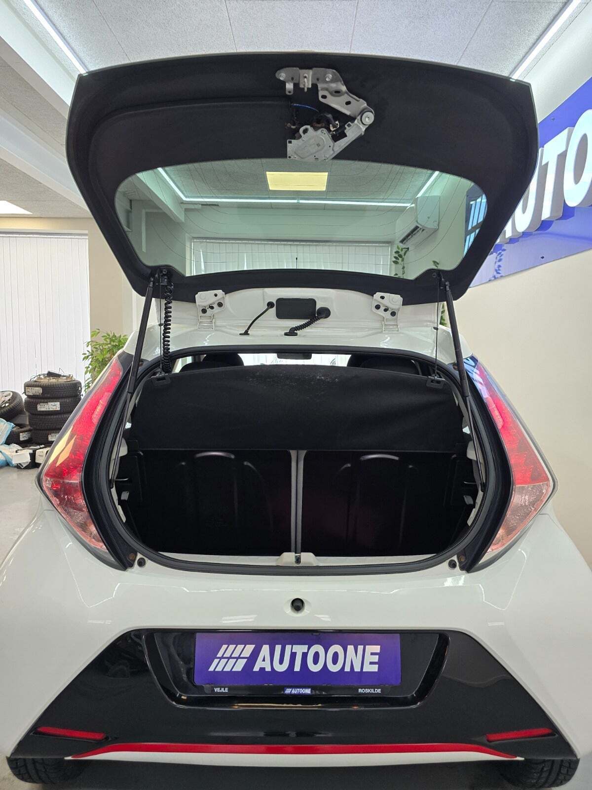 Hvid Toyota Aygo fra 2016