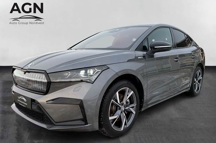 Grå Skoda Enyaq fra 2024 set udefra