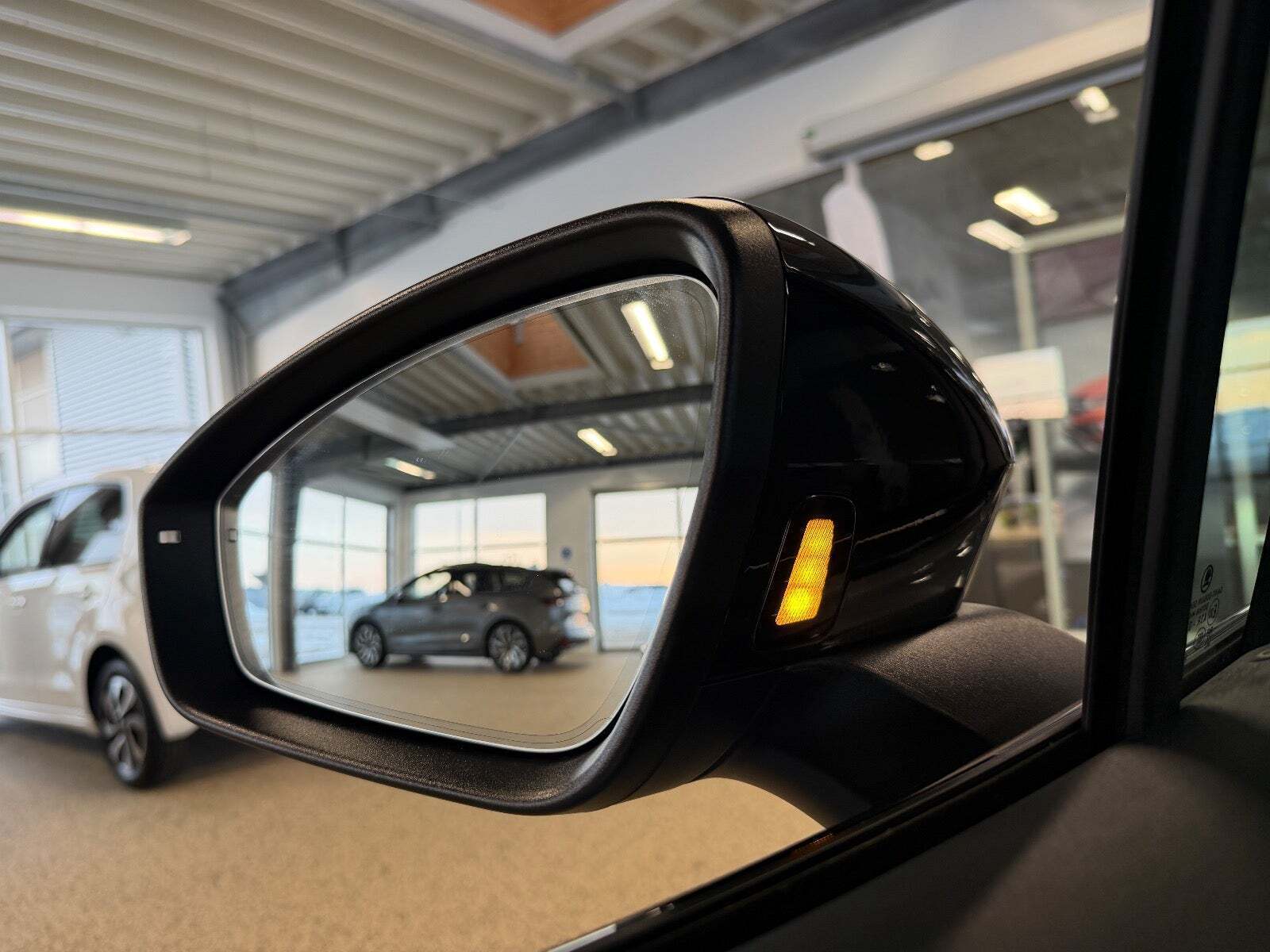 Grå Skoda Enyaq fra 2024