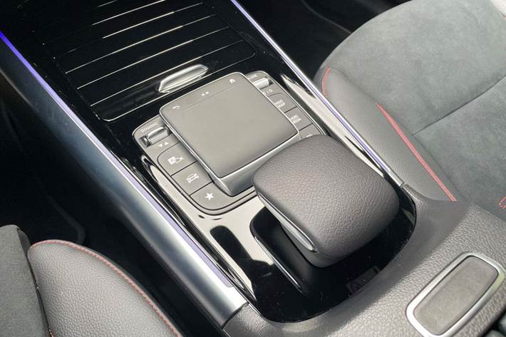 Sort Mercedes EQA250+ fra 2023