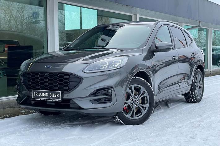 Grå Ford Kuga fra 2021 set udefra