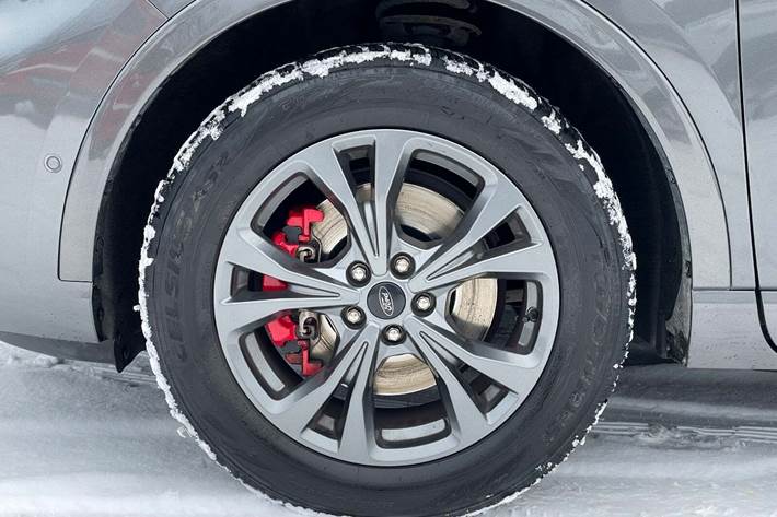 Grå Ford Kuga fra 2021