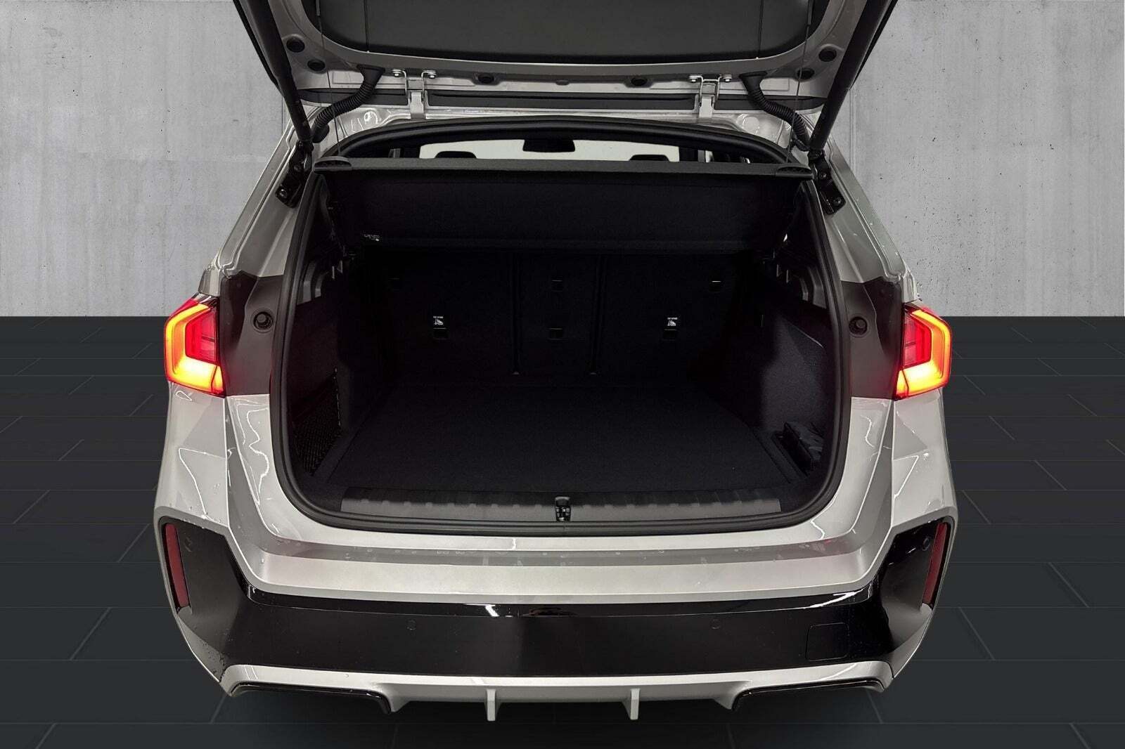 Sølv BMW iX1 fra 2026