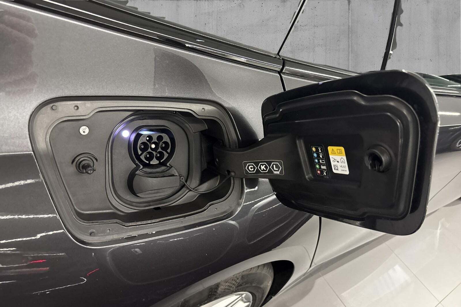 Grå BMW i5 fra 2025