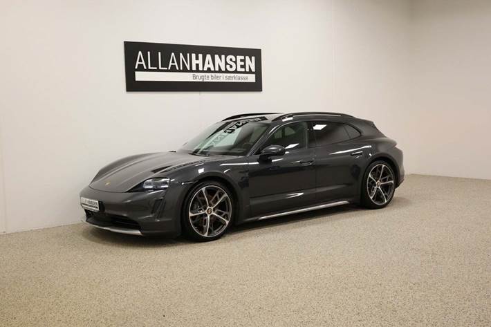 Grå Porsche Taycan 4 fra 2021 set udefra