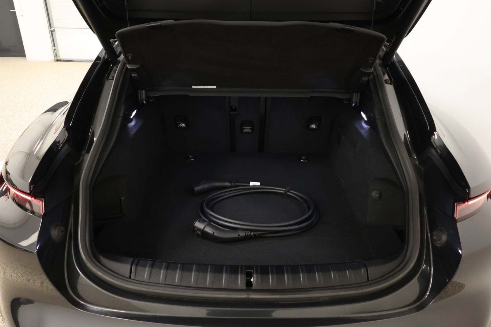 Grå Porsche Taycan 4 fra 2021