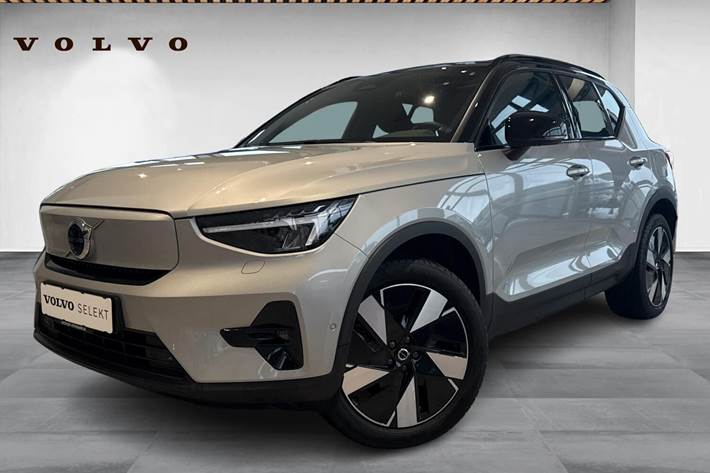Sølv Volvo EX40 fra 2025 set udefra