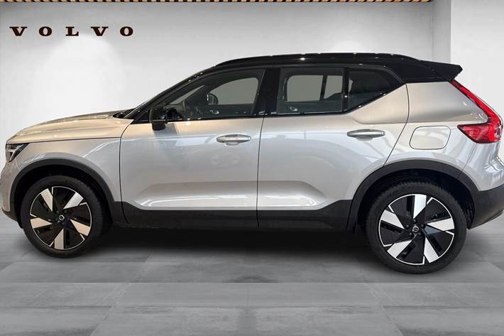 Sølv Volvo EX40 fra 2025