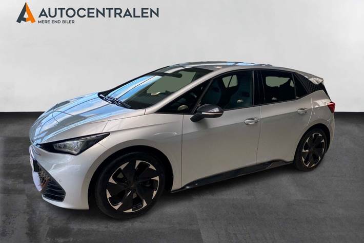 Sølv Cupra Born fra 2023 set udefra