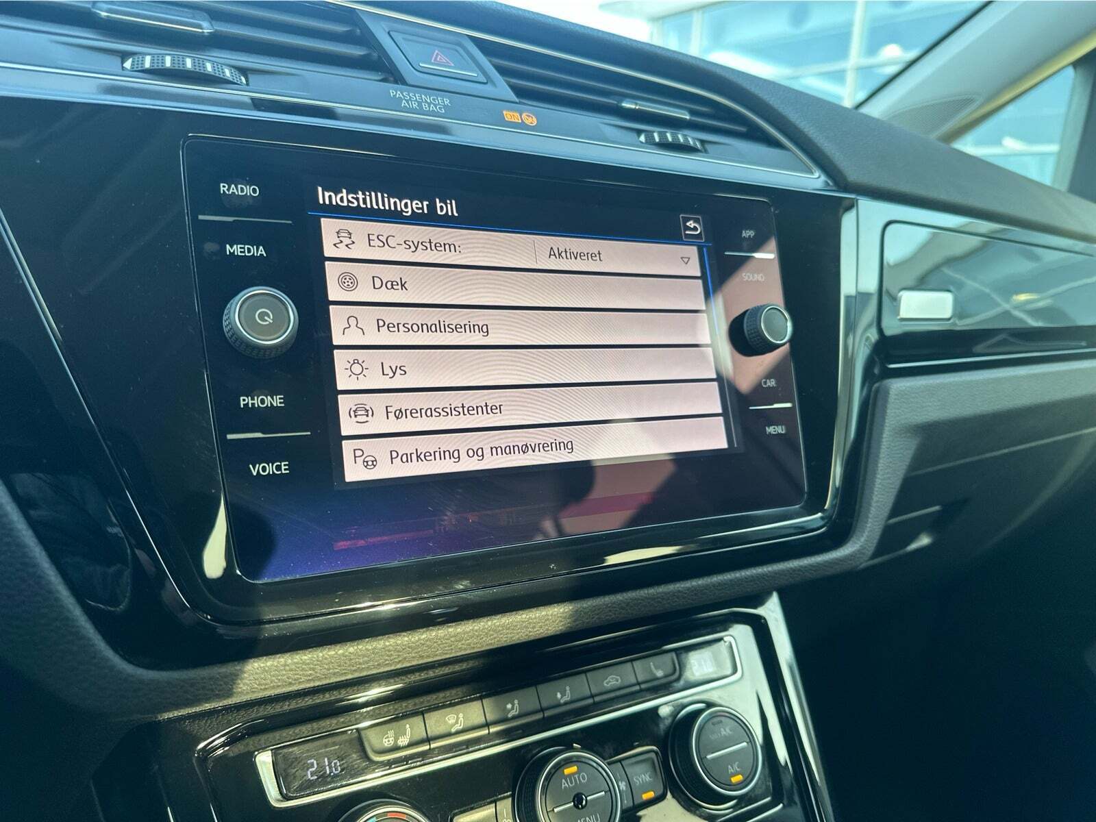 Hvid VW Touran fra 2020