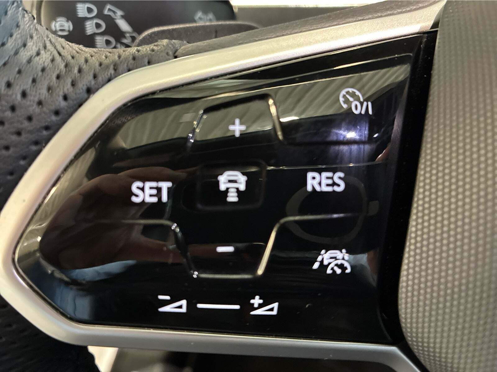 Hvid VW Tiguan fra 2021