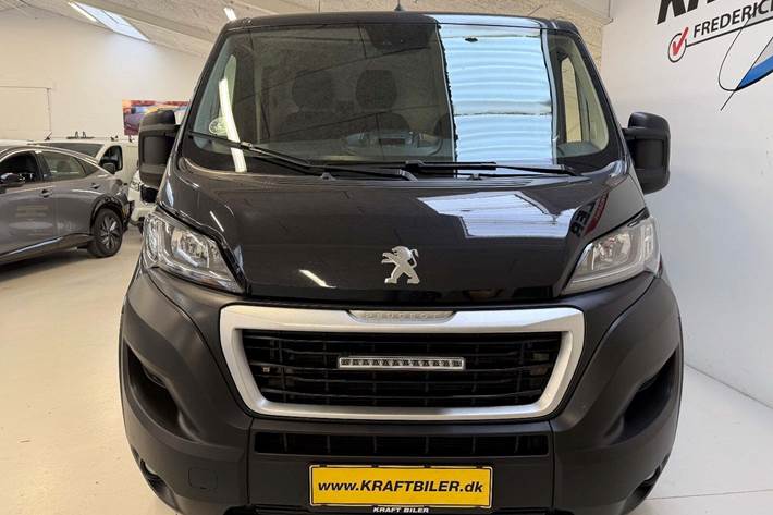 Sort Peugeot Boxer 333 fra 2023
