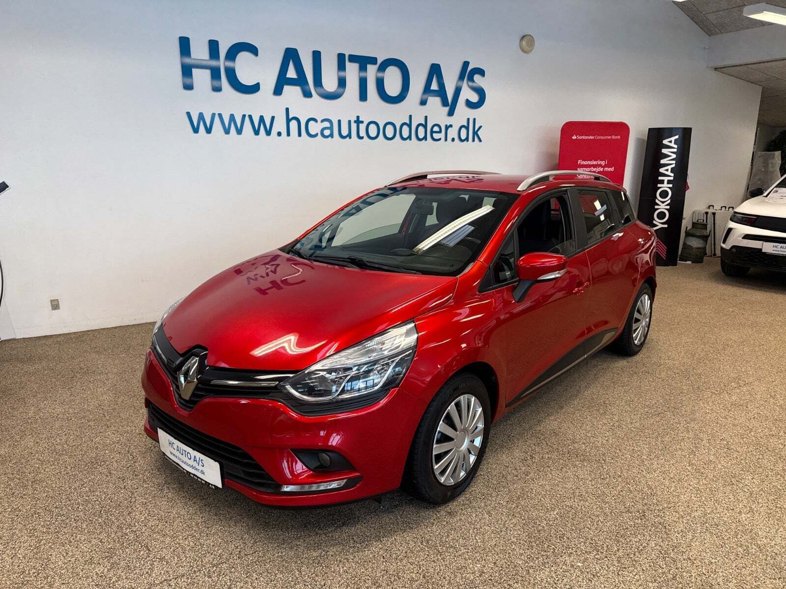 Rød Renault Clio IV fra 2019