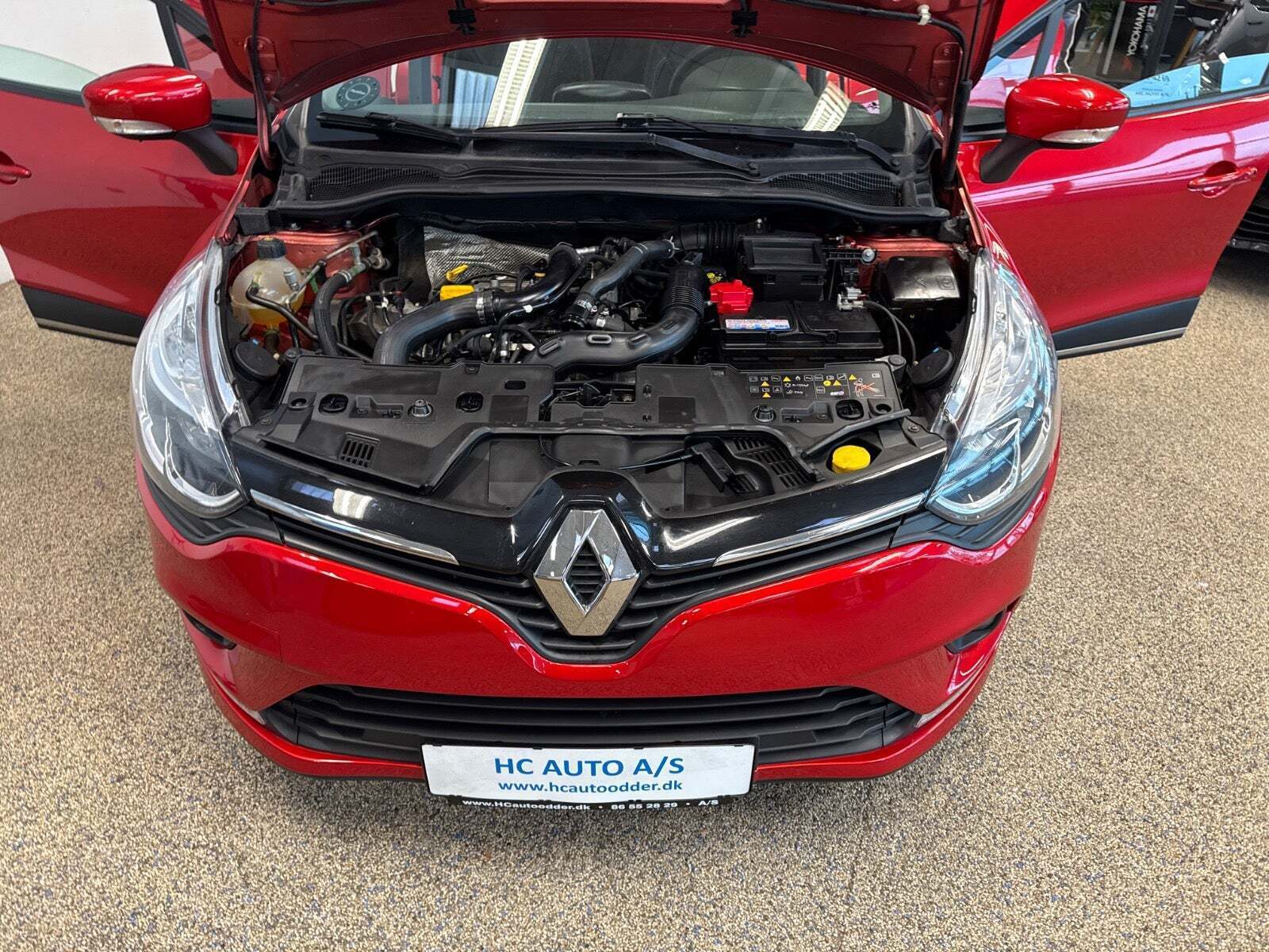 Rød Renault Clio IV fra 2019