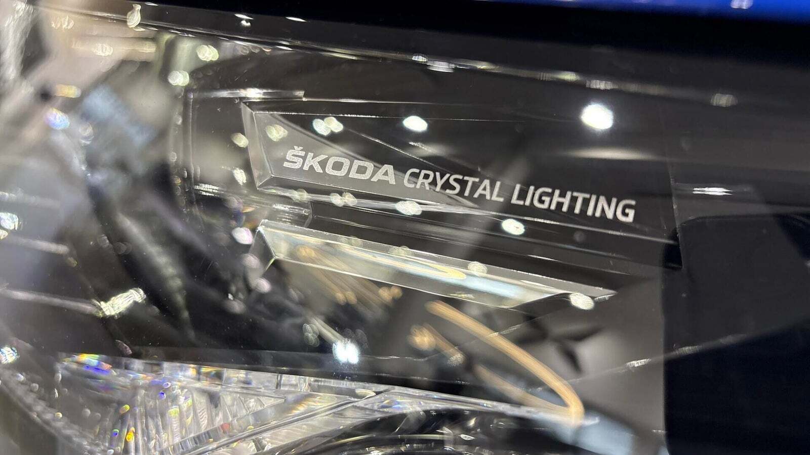 Blå Skoda Enyaq fra 2023