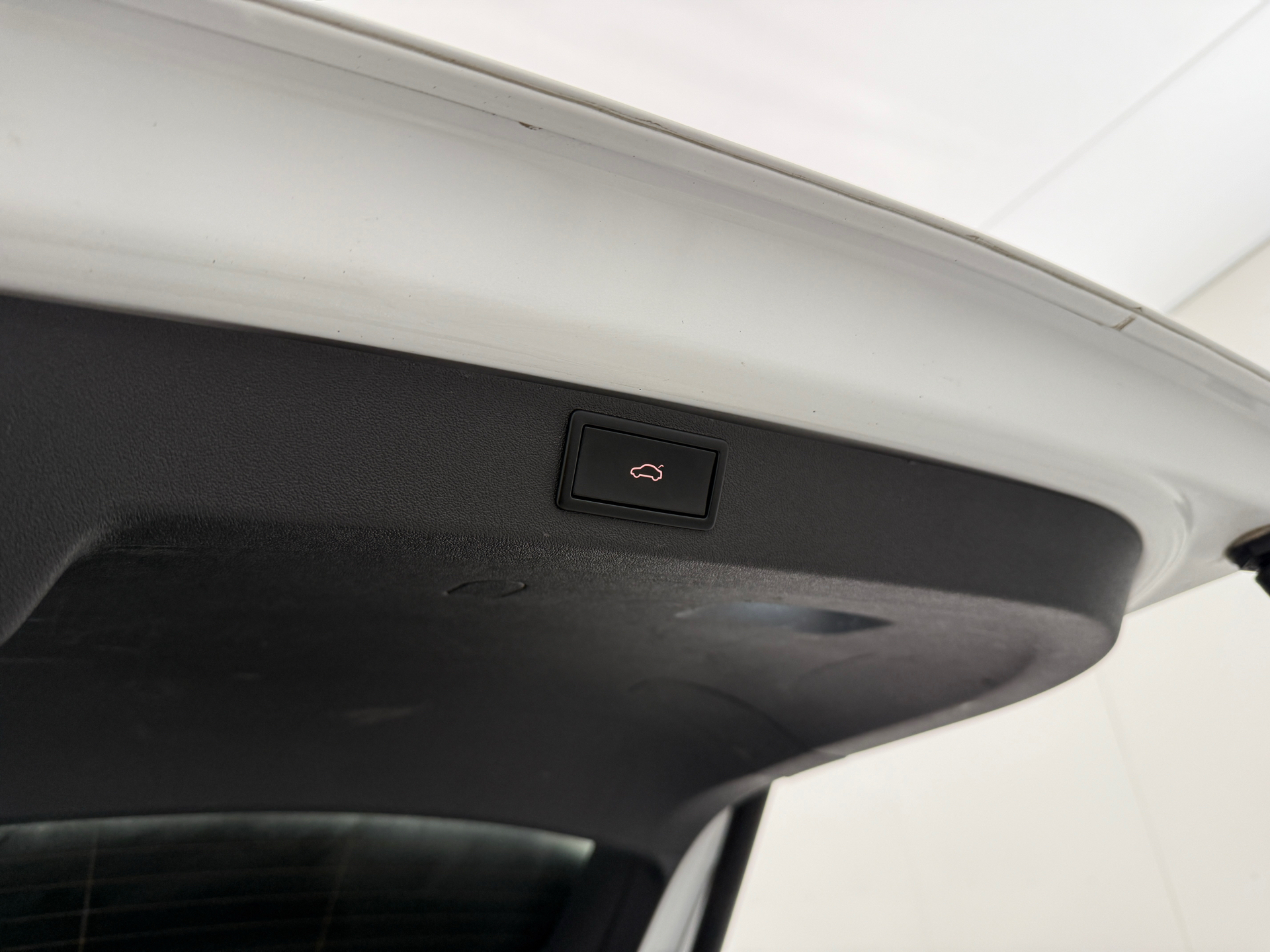 Hvid Skoda Enyaq fra 2023