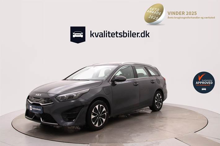 Grå Kia Ceed fra 2023 set udefra