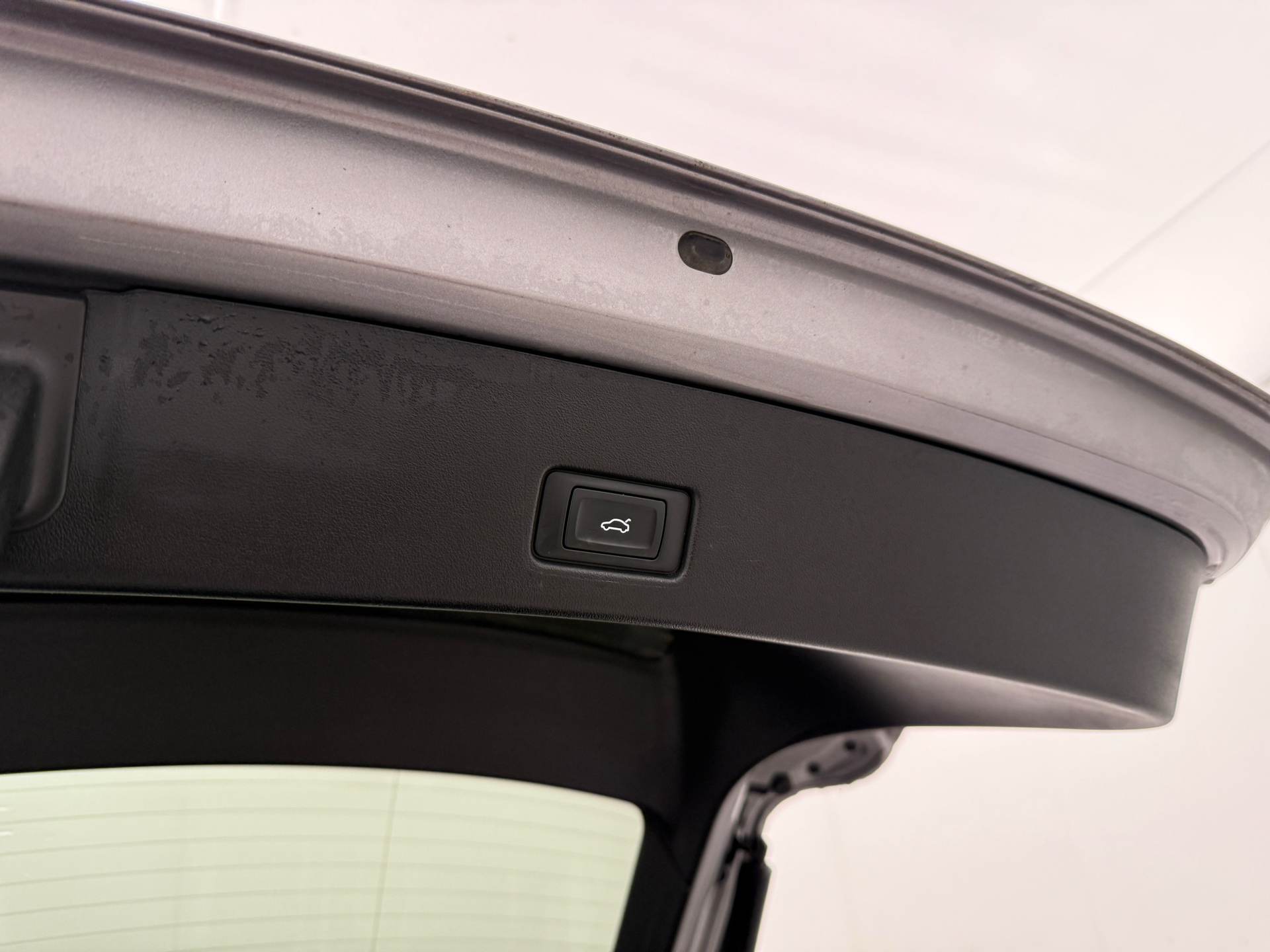 Grå Audi Q4 fra 2023