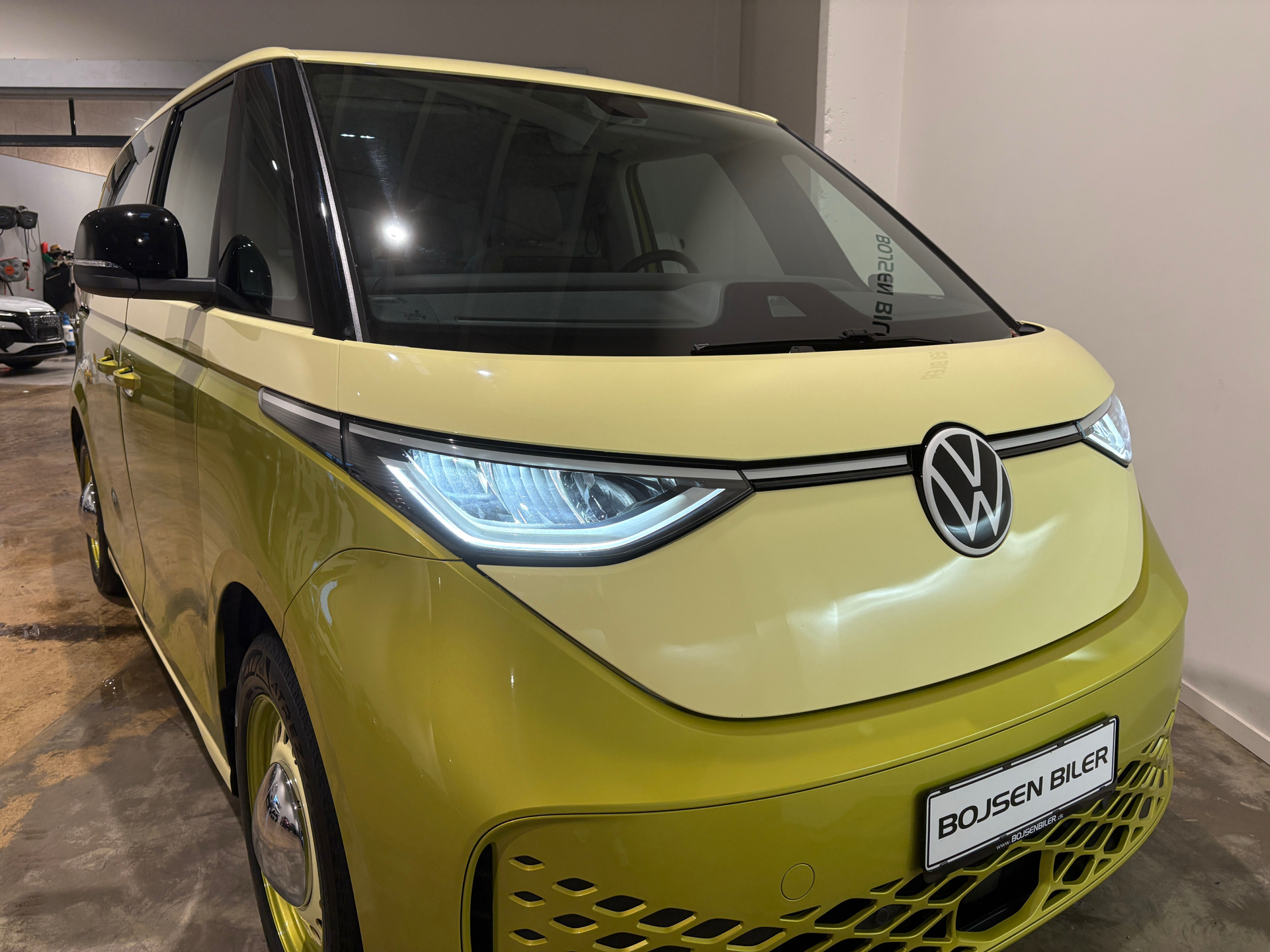 Gul VW ID.Buzz fra 2024