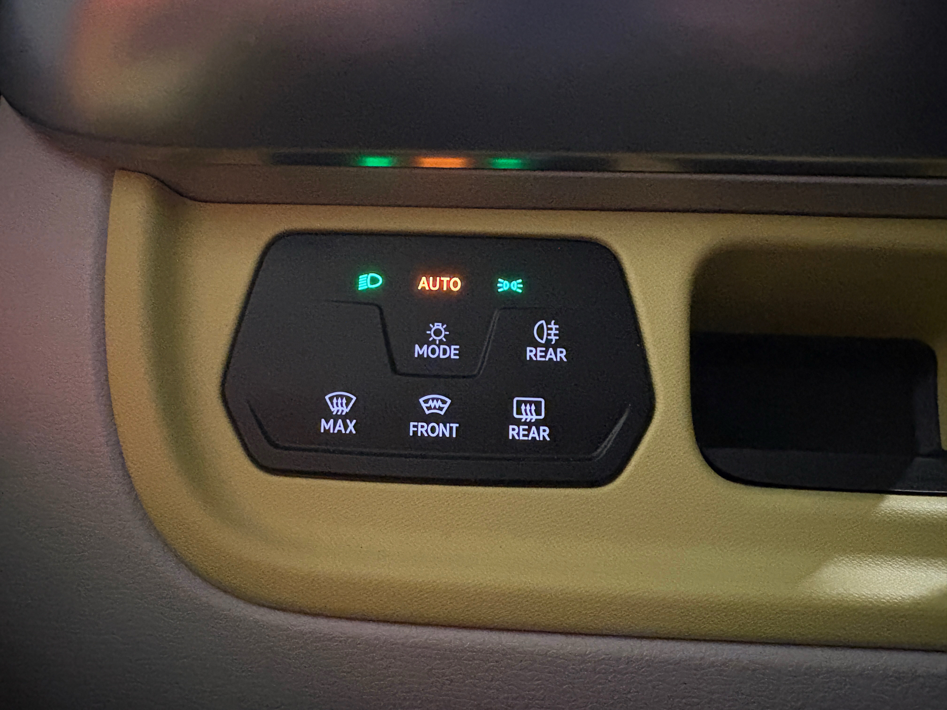 Gul VW ID.Buzz fra 2024