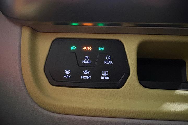 Gul VW ID.Buzz fra 2024