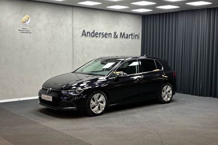 Sort VW Golf fra 2020 set udefra