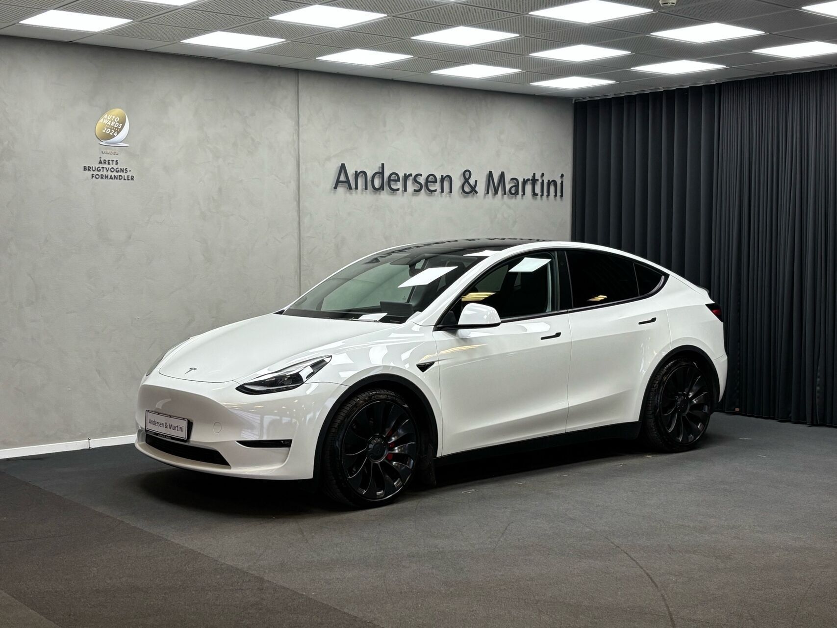 Tesla Model Y EL Performance AWD 534HK 5d Aut.