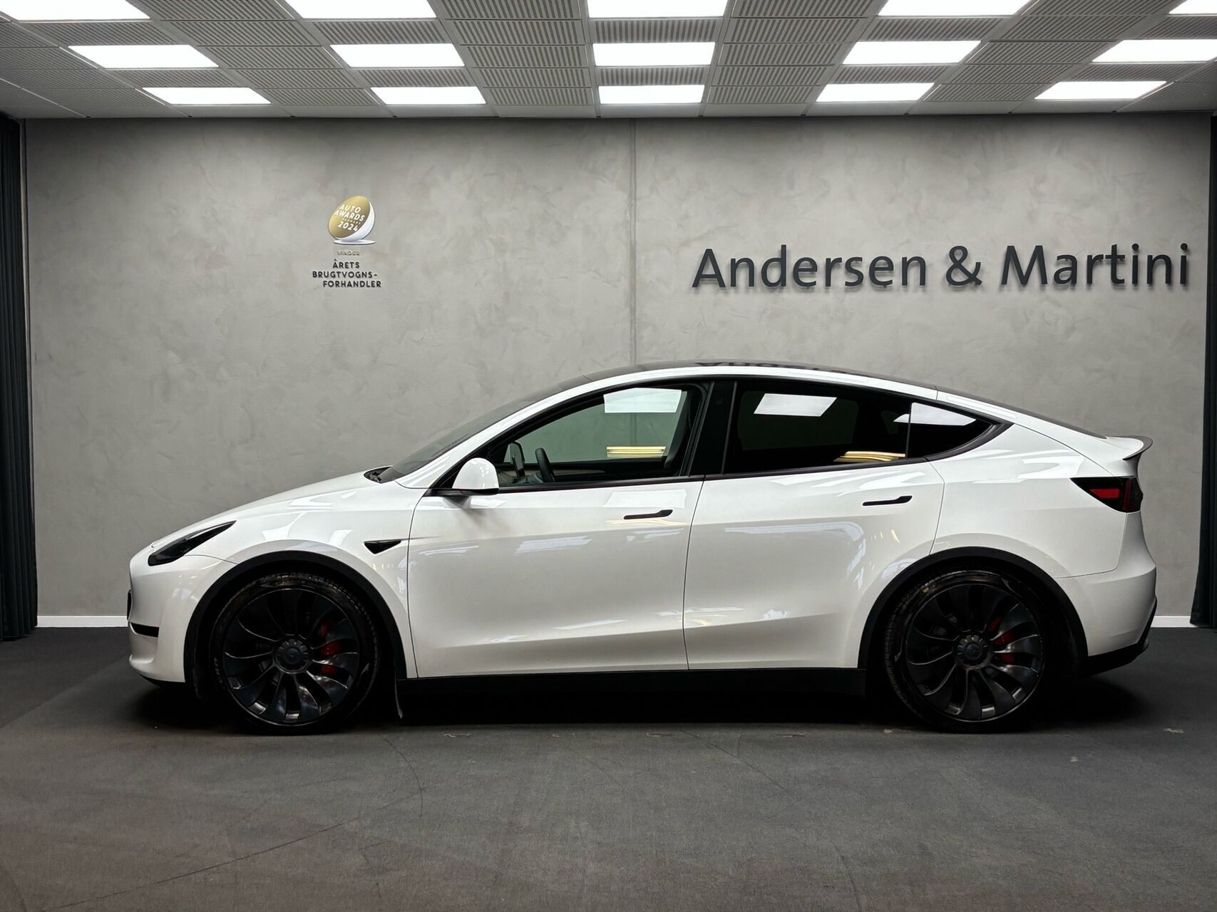 Tesla Model Y EL Performance AWD 534HK 5d Aut.