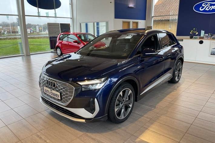 Blå Audi Q4 fra 2021
