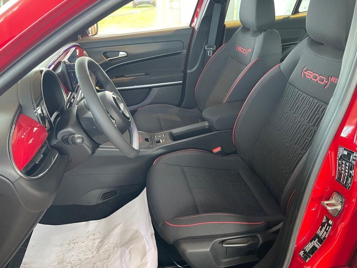 Rød Fiat 600e fra 2023