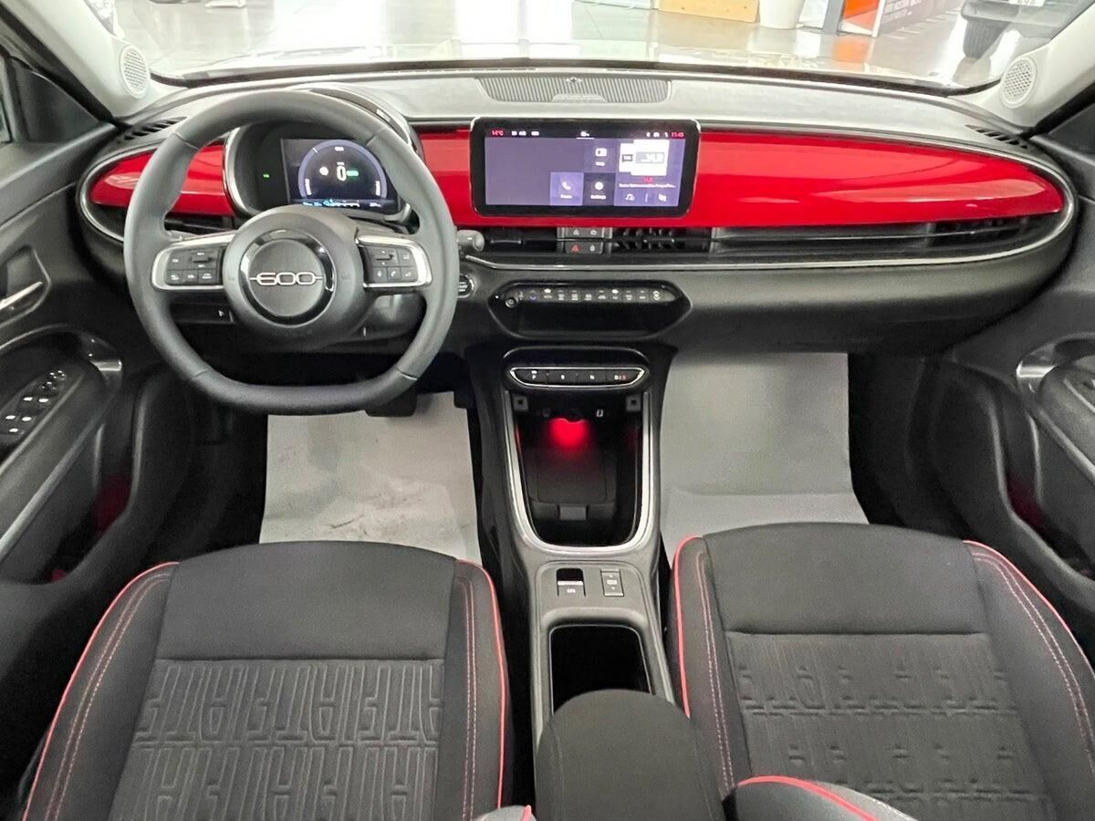 Hvid Fiat 600e fra 2023
