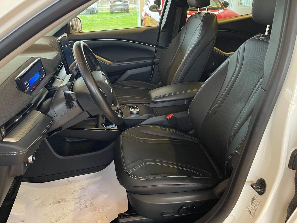 Hvid Ford Mustang Mach-E fra 2022