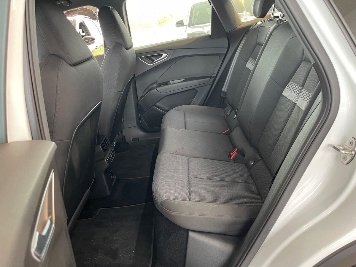 Hvid Audi Q4 fra 2023