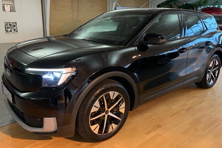 Sort Ford Explorer fra 2025