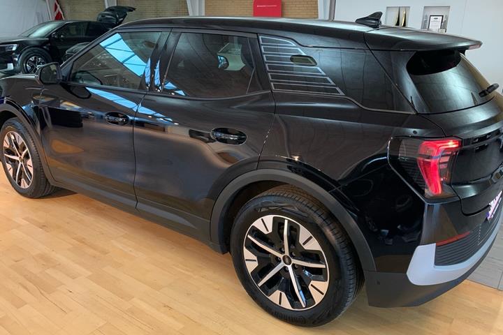 Sort Ford Explorer fra 2025
