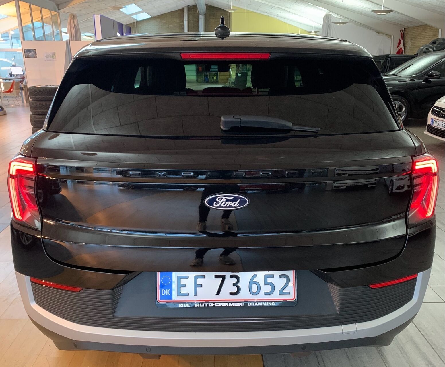 Sort Ford Explorer fra 2025