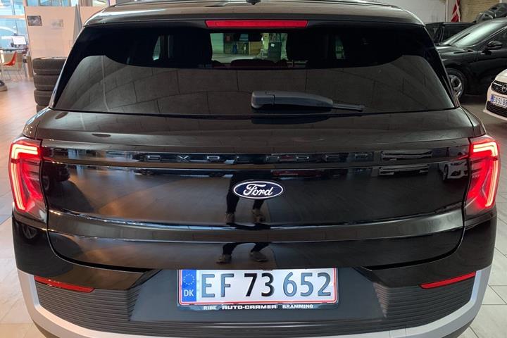 Sort Ford Explorer fra 2025
